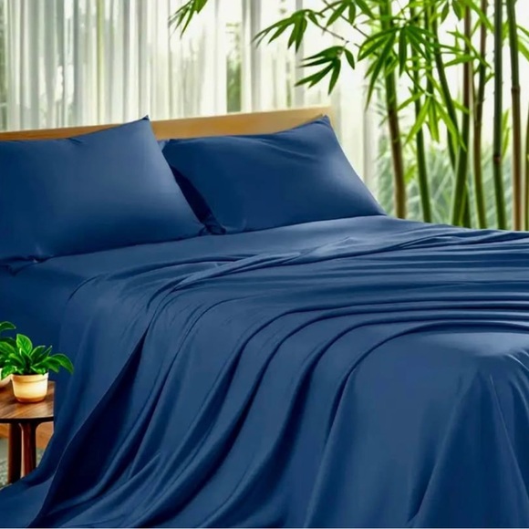 Bedding Set. - Picture 2 of 4